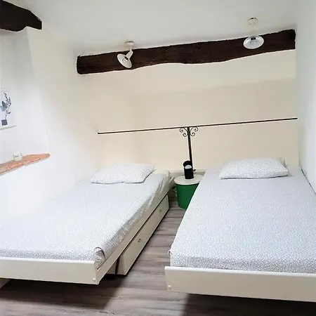 Διαμέρισμα Caslano: 2.5 Zi-dachwohnung Im Rustikalen-modernen Stil *